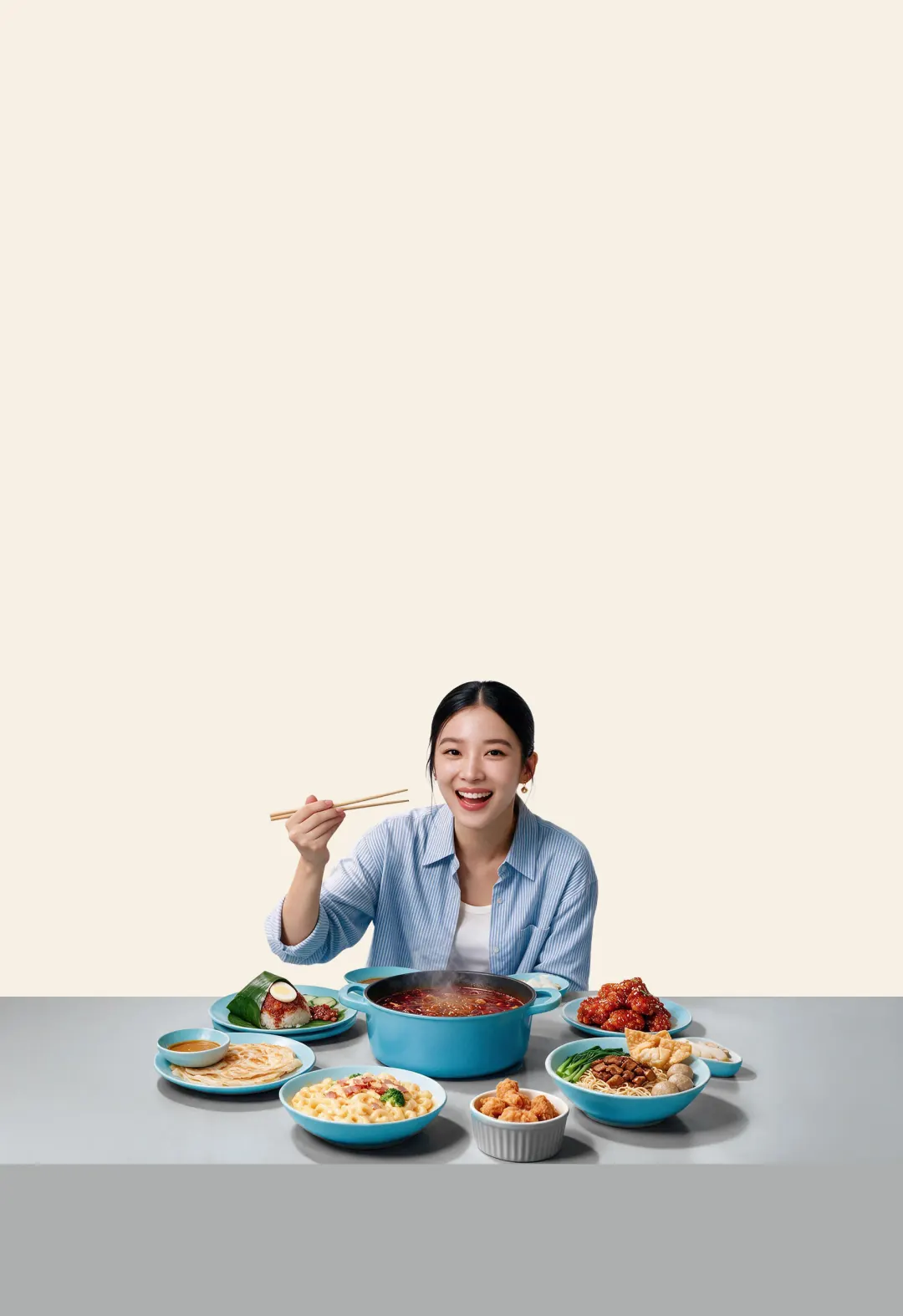 女生坐在摆满外食与菜肴的餐桌前,开心地举起筷子