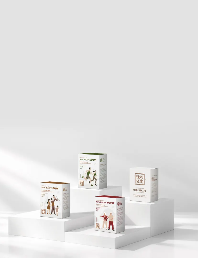 New Recipe GROW, RICH, BALANZE and Old Recipe product boxes on a white display stand